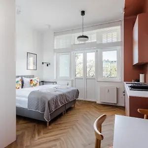 https://very-berry-kochanowskiego-6-4-jeyce-self-check-in-24h.poznan-hotels.com